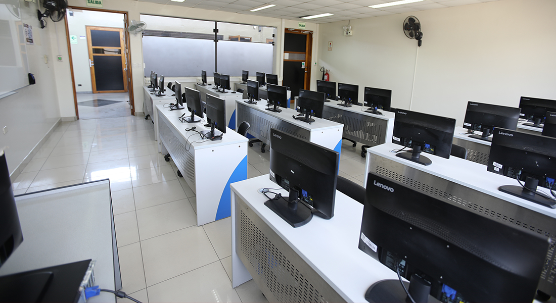 Laboratorio de cómputo 4 de la USIL