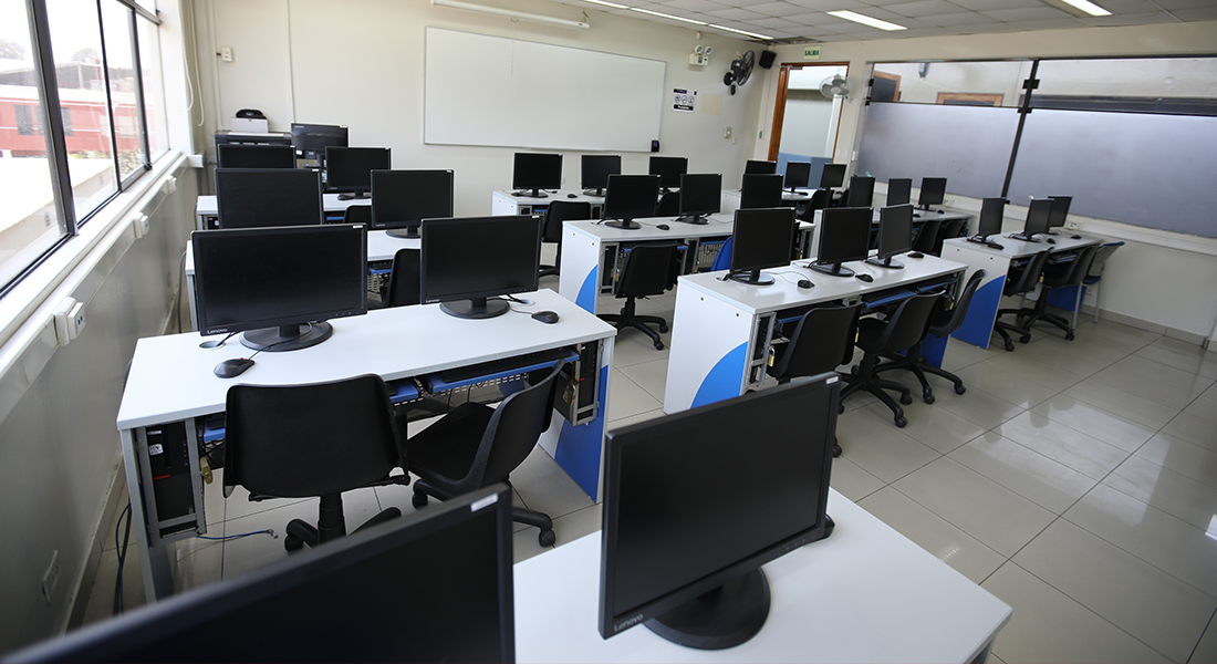 Laboratorio de cómputo 8 de la USIL