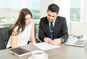 Campo laboral: Asesoría jurídica en el área empresarial.