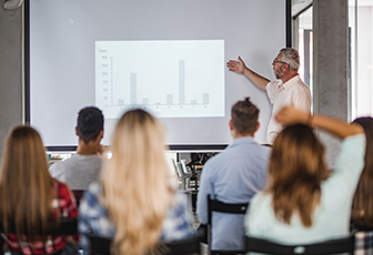 Campo laboral: Desenvuélvete como académico proactivo con compromiso social.