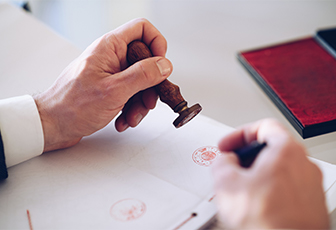 Campo laboral: Notarias.