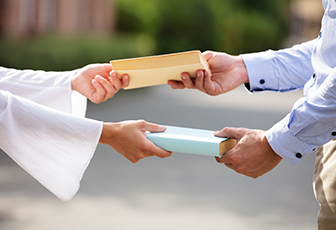 Beneficios: Reservar el préstamo de un material