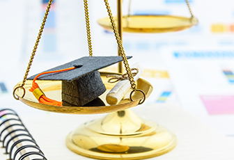 Reglamento de Grados y Títulos de la USIL